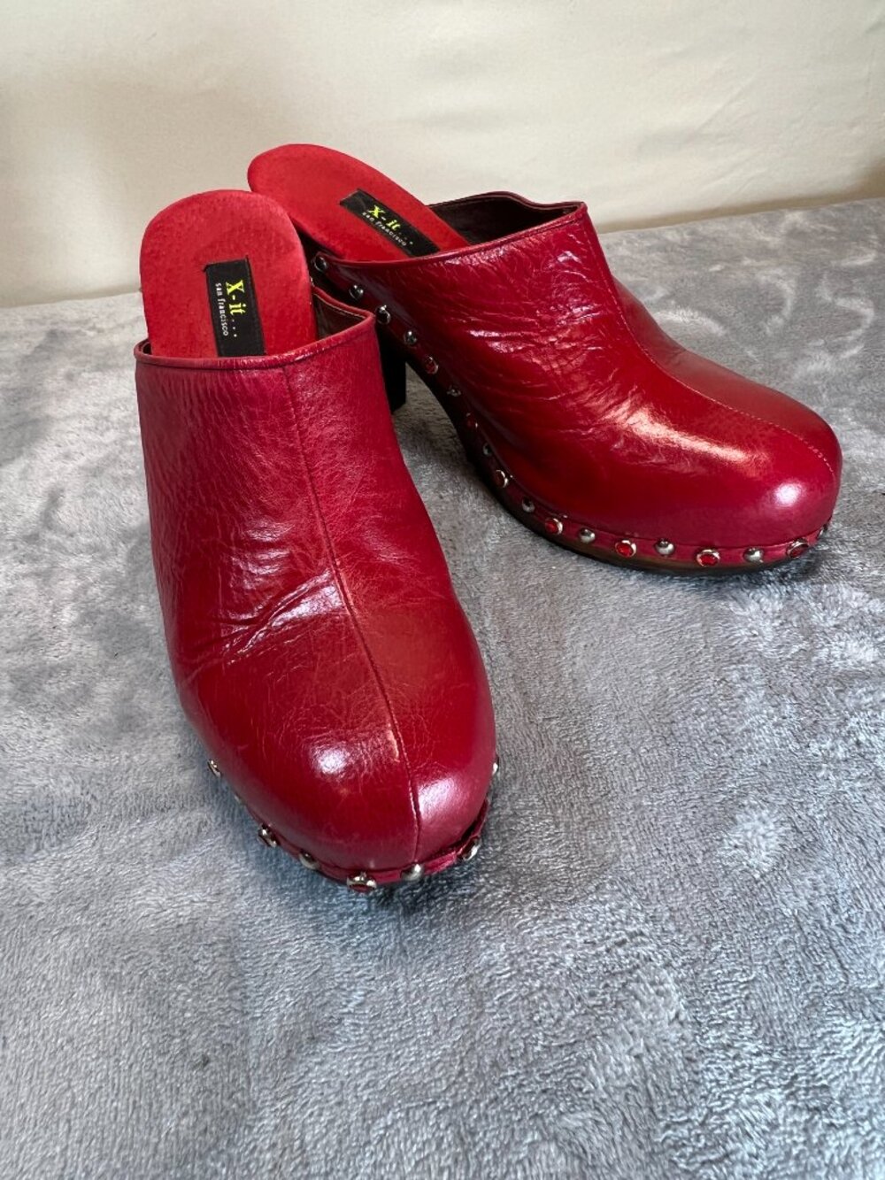 Edgy Y2K Vintage X-IT San Francisco Red Studded Wooden Platform Mule Clog size 9